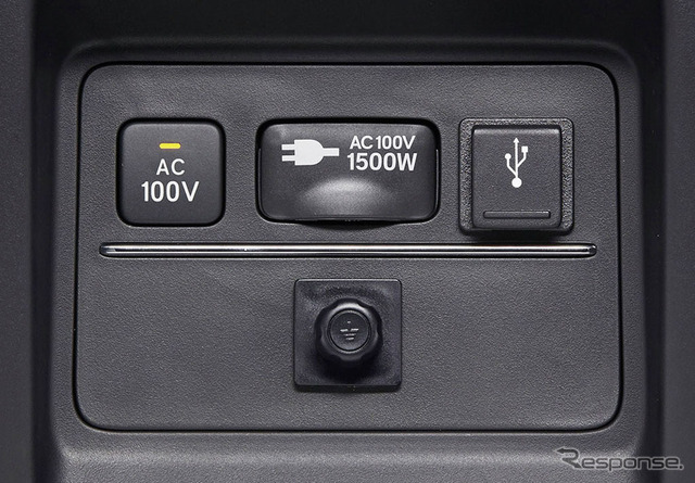 100V AC電源 (1500W)<センターコンソールボックス後部>