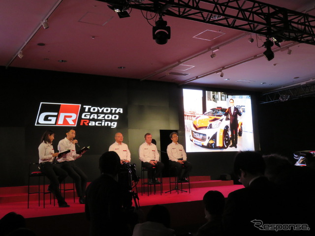 WRC参戦計画の進捗についてのトークセッション(写真中央=右から2人目はマキネン氏。右のスクリーン内は昨年の発表会での豊田社長)。