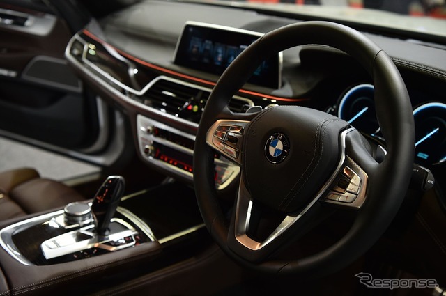 BMW 740i M Sport(東京オートサロン16)