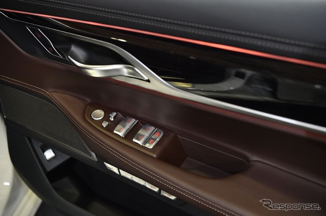 BMW 740i M Sport(東京オートサロン16)