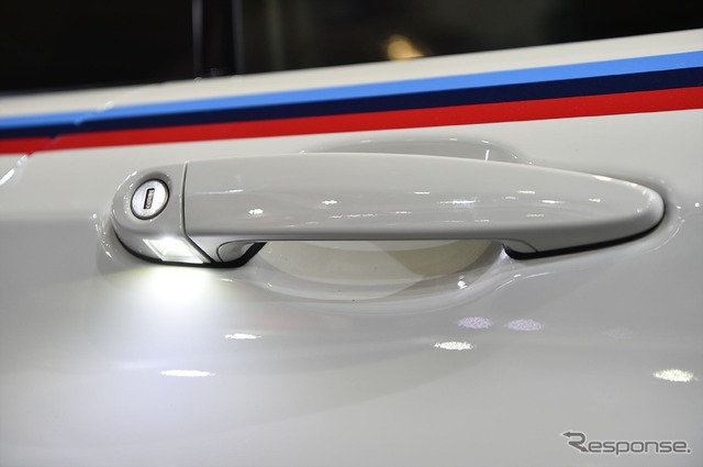 BMW M4 クーペ with Mパフォーマンスパーツ(東京オートサロン16)