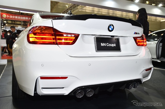 BMW M4 クーペ with Mパフォーマンスパーツ(東京オートサロン16)
