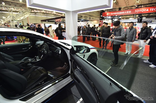 BMW M4 クーペ with Mパフォーマンスパーツ(東京オートサロン16)