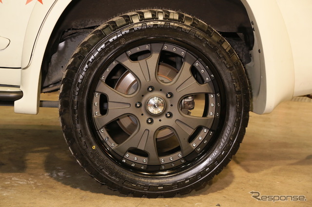 FLEX ランドクルーザー200hp(東京オートサロン16)