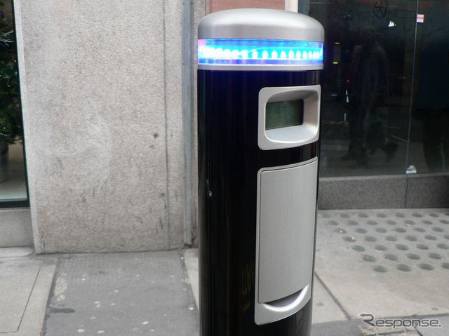 ロンドンに、電気自動車の充電スタンド登場