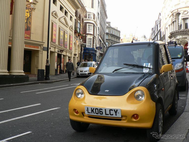 ロンドンに、電気自動車の充電スタンド登場