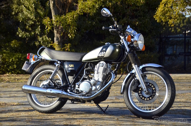 ヤマハ SR400の新色「ダークグレーイッシュリーフグリーンメタリック1」(リーフグリーン)。