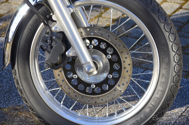 ヤマハ SR400の新色「ダークグレーイッシュリーフグリーンメタリック1」(リーフグリーン)。