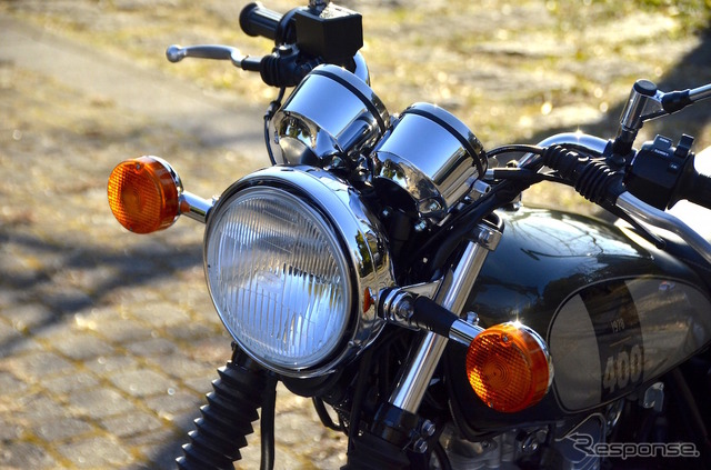 ヤマハ SR400の新色「ダークグレーイッシュリーフグリーンメタリック1」(リーフグリーン)。