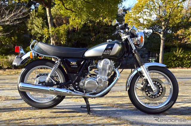 ヤマハ SR400の新色「ダークグレーイッシュリーフグリーンメタリック1」(リーフグリーン)。