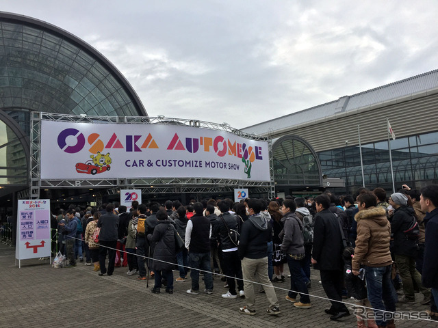 朝9時半の時点での入場口。10分ほどの入場待ちが発生した