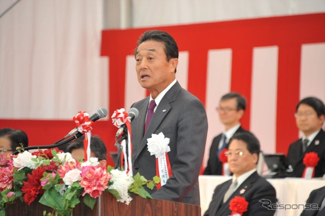 周辺住民の協力や関係者への謝辞を述べる中日本高速・宮池克人社長(13日・愛知県岡崎市)