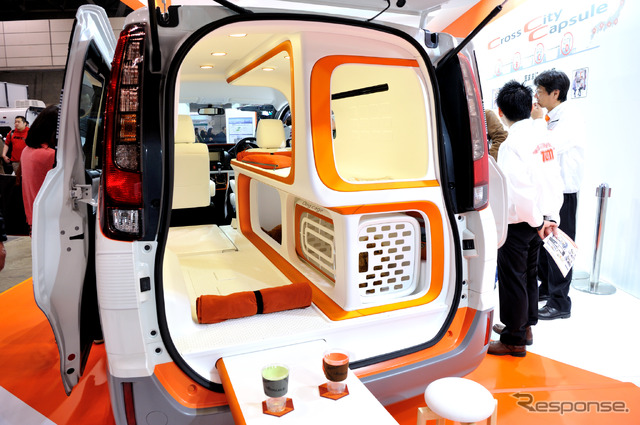 東海特装車 Cross City Capsule(キャンピングカーショー2016 )