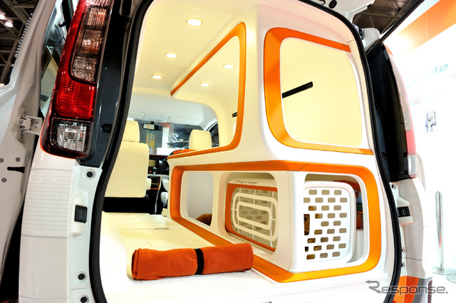 東海特装車 Cross City Capsule(キャンピングカーショー2016 )