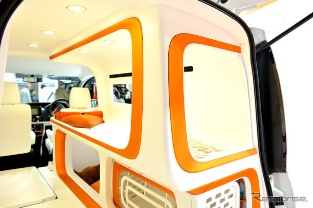 東海特装車 Cross City Capsule(キャンピングカーショー2016 )