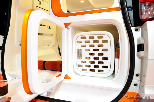 東海特装車 Cross City Capsule(キャンピングカーショー2016 )