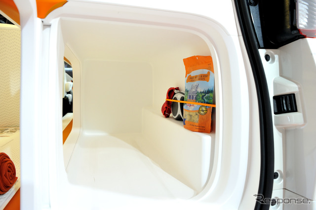東海特装車 Cross City Capsule(キャンピングカーショー2016 )