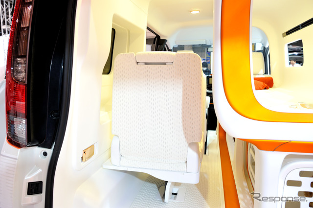 東海特装車 Cross City Capsule(キャンピングカーショー2016 )