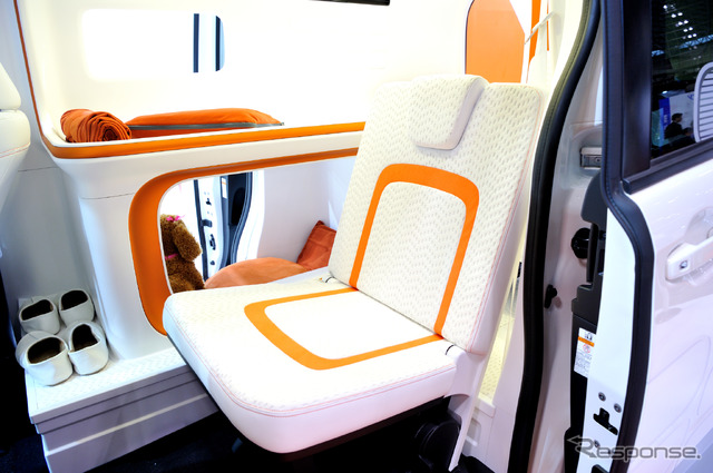 東海特装車 Cross City Capsule(キャンピングカーショー2016 )