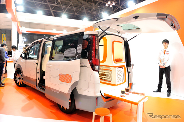 東海特装車 Cross City Capsule(キャンピングカーショー2016 )