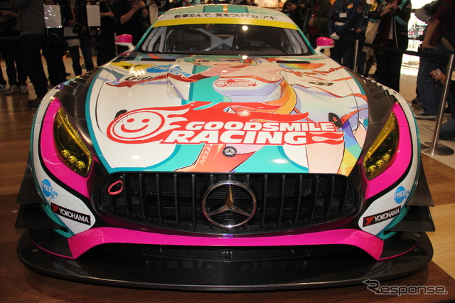 チーム右京体制発表でお披露目された「初音ミク AMG GT3」