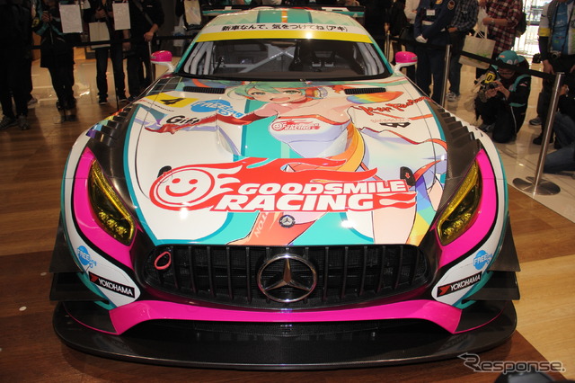 チーム右京体制発表でお披露目された「初音ミク AMG GT3」