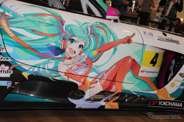 チーム右京体制発表でお披露目された「初音ミク AMG GT3」
