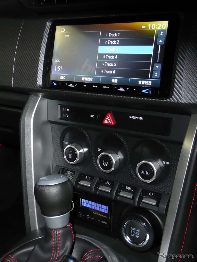 BRZのコンソール。Z3のコントローラーがコンソール下に取り付けられている