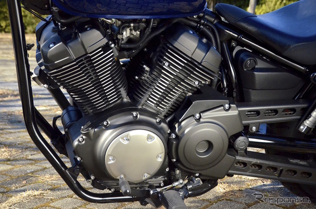 ヤマハ XVS950CU BOLT(ボルト)の新色、ダルパープリッシュブルーメタリック(ブルー)。