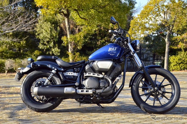 ヤマハ XVS950CU BOLT(ボルト)の新色、ダルパープリッシュブルーメタリック(ブルー)。