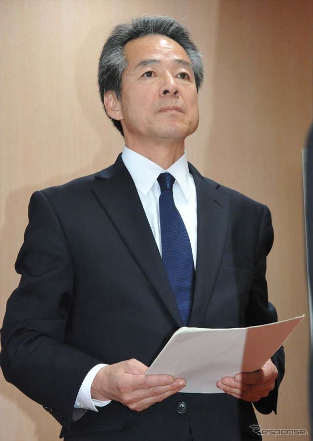 事業許可取消通知書を受け取るイーエスピー高橋美作社長