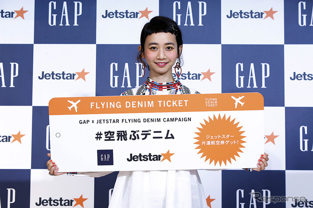 三戸なつめが登場したGap×ジェットスター「#空飛ぶデニム」イベント(東京・銀座、2月18日)