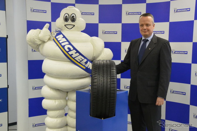 新製品パイロットスポーツ4と、日本ミシュラン ポール・ペリニオ社長