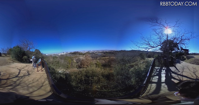 360度全天球パノラマとは、上下左右全方位の360度パノラマ映像のこと。パノラマ動画を作成するには別途編集ソフトが必要(画像はプレスリリースより)