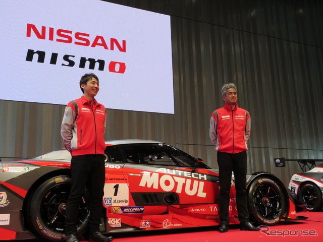 #1 NISMO の松田次生(左)と鈴木豊監督。クインタレッリはインフルエンザで欠席。