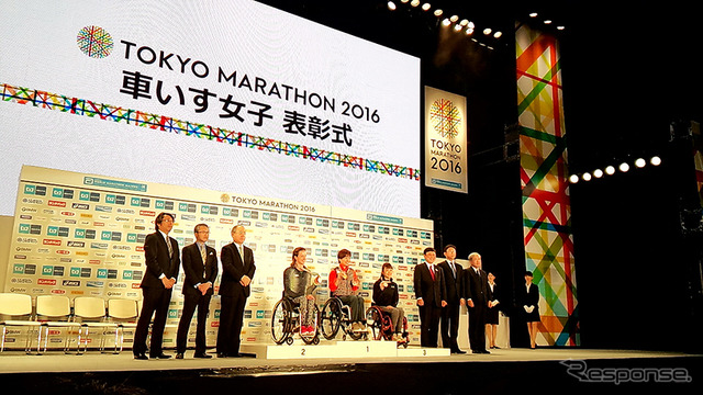 東京マラソン2016表彰式（東京ビッグサイト、2月28日）