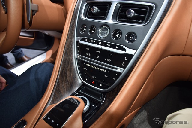 アストンマーティン DB11(ジュネーブモーターショー16)