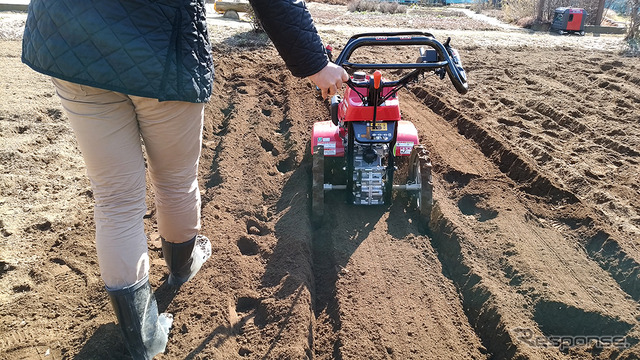 埼玉県宮代町の複合観光農園「新しい村」で3月に行われたホンダ新型耕うん機シリーズ体験会。新しい自走式小型耕うん機「サ・ラ・ダ FF500」や小型耕うん機「こまめ」「プチな」を畑で実際に走らせてみた