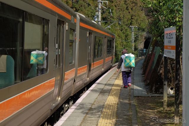 JR中井侍駅にて。