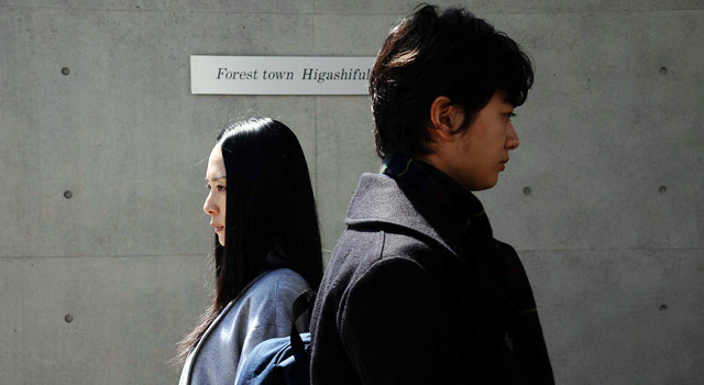 染谷将太(新一役)&深津絵里(田宮役)/『寄生獣 完結編』-(C)2015 映画「寄生獣」製作委員会