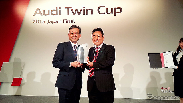 ジャパンファイナルサービス部門で優勝したAudi 山陰の吉村彰洋氏とアウディジャパン代表取締役・齋藤徹氏(左)