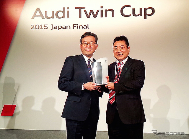 ジャパンファイナルサービス部門で優勝したAudi 山陰の吉村彰洋氏とアウディジャパン代表取締役・齋藤徹氏(左)
