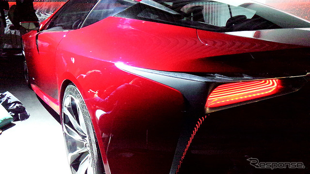 谷川じゅんじ氏、アーティスト・平川紀道氏、「LC500」デザイナー・森忠雄氏が登壇したトークショー「人間の感性とテクノロジーが切り開く、表現の新しい地平」(六本木ヒルズ森タワー52階 東京シティビュー、3月15日)