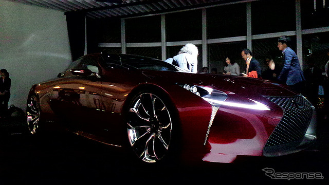 谷川じゅんじ氏、アーティスト・平川紀道氏、「LC500」デザイナー・森忠雄氏が登壇したトークショー「人間の感性とテクノロジーが切り開く、表現の新しい地平」(六本木ヒルズ森タワー52階 東京シティビュー、3月15日)