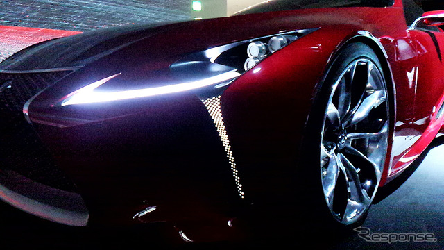 谷川じゅんじ氏、アーティスト・平川紀道氏、「LC500」デザイナー・森忠雄氏が登壇したトークショー「人間の感性とテクノロジーが切り開く、表現の新しい地平」(六本木ヒルズ森タワー52階 東京シティビュー、3月15日)