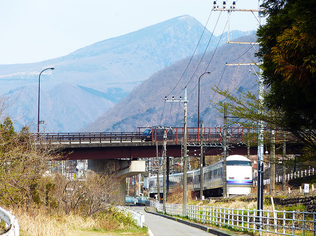 東武鬼怒川線を行く東武特急スペーシア