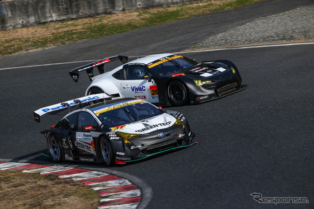 #31 PRIUS apr GTと#25 VivaC 86 MC(ともにGT300クラス)
