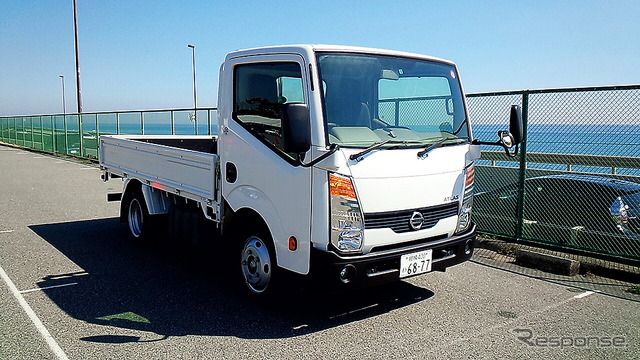大磯で、1月にマイナーチェンジしたNV350キャラバンや海外向けタイタンやナバラなど、日産の小型商用車(LCV)ラインナップの展示・試乗が行われた