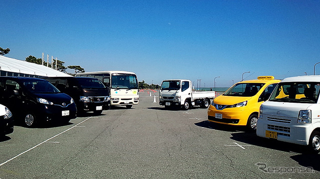 大磯で、1月にマイナーチェンジしたNV350キャラバンや海外向けタイタンやナバラなど、日産の小型商用車(LCV)ラインナップの展示・試乗が行われた