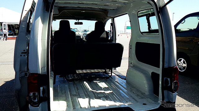 大磯で、1月にマイナーチェンジしたNV350キャラバンや海外向けタイタンやナバラなど、日産の小型商用車(LCV)ラインナップの展示・試乗が行われた